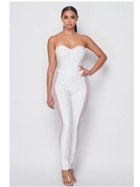 🤍 White corset jumpsuit 🤍